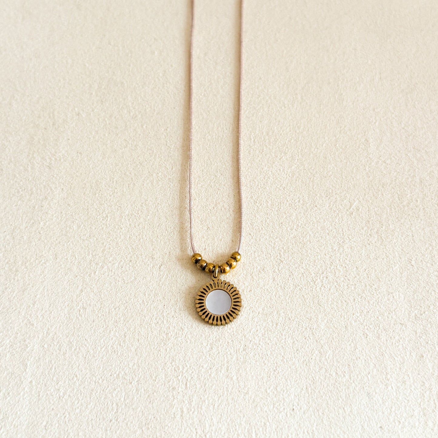 Choker "Less is more" beige